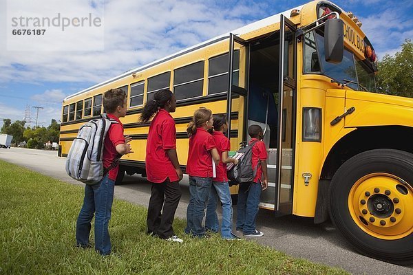 Omnibus Schule (Einrichtung) Student bekommen