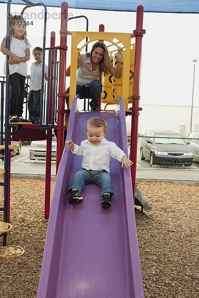 Spielplatz  3  Mutter - Mensch  spielen