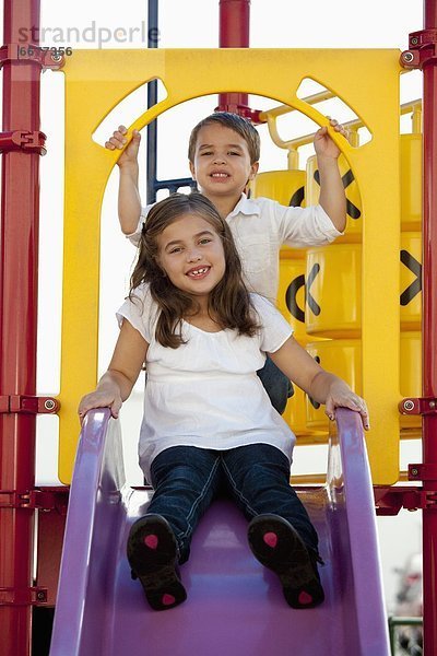 Junge - Person  Spielplatz  jung  Mädchen