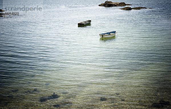 nahe  Wasserrand  Strand  2  Ruderboot