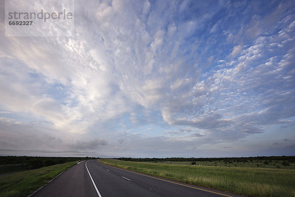 Vereinigte Staaten von Amerika  USA  Sonnenaufgang  Interstate