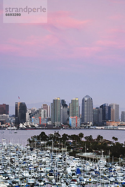 Skyline  Skylines  Jachthafen  San Diego  Abenddämmerung