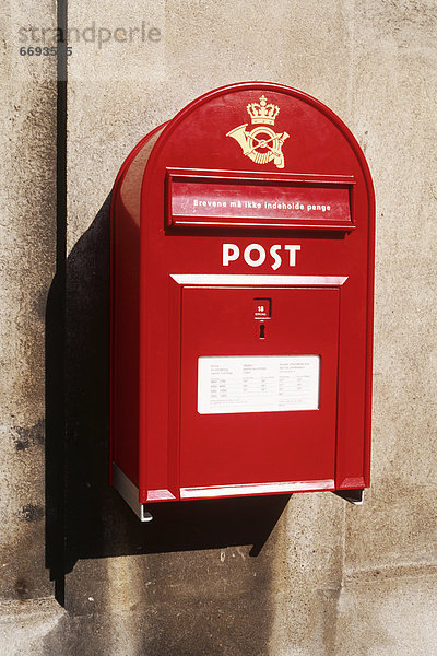Wand  rot  Briefkasten