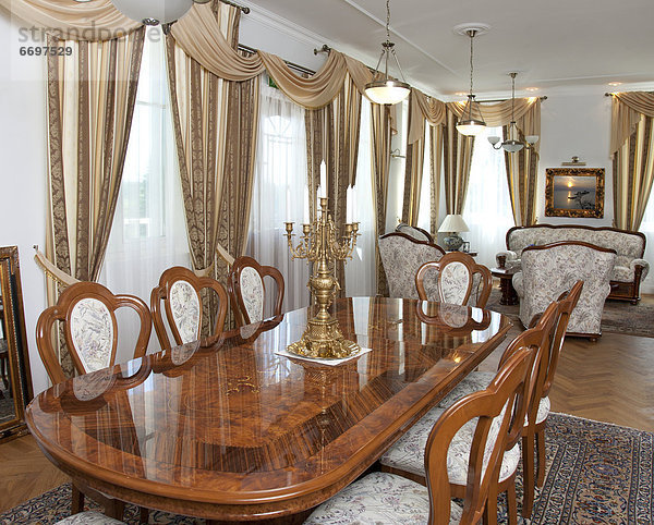 Wohnhaus am Tisch essen Zimmer gehobene Preisklasse