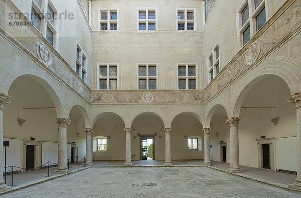 Palast  Schloß  Schlösser  Innenhof  Hof