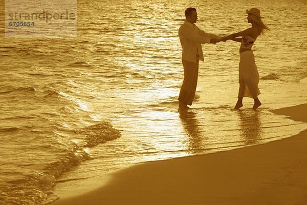 romantisches Paar am Strand