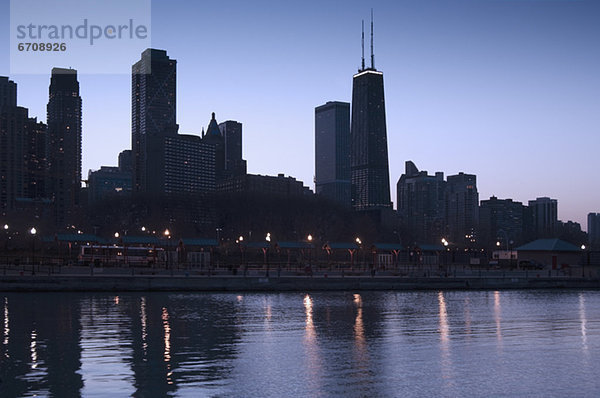 Vereinigte Staaten von Amerika  USA  Skyline  Skylines  Sonnenaufgang  See  Chicago  Illinois  Michigan