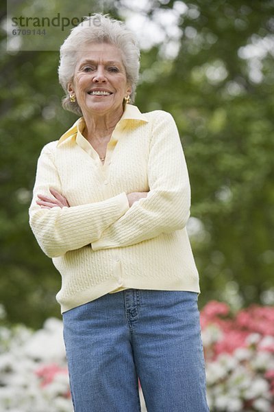 Außenaufnahme  Senior  Senioren  Portrait  Frau  freie Natur