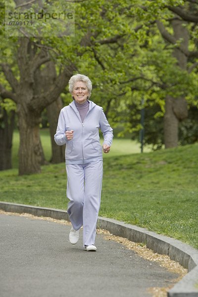 Senior  Senioren  Frau  gehen  Stärke