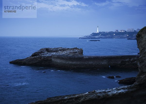 Landschaftlich schön  landschaftlich reizvoll  Frankreich  Steilküste  Leuchtturm  Ansicht  Biarritz