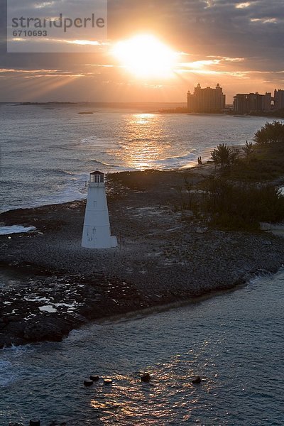 über  Leuchtturm  Insel  Paradies