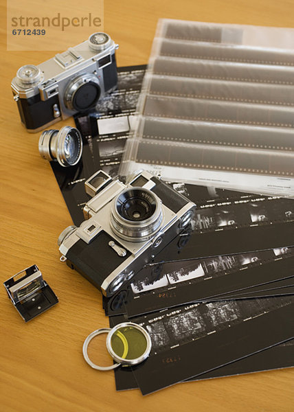 berühren  Fotoapparat  Kamera  Negative Konzepte  Tisch