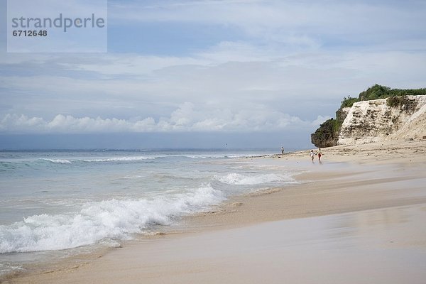 Strand Zusammenstoß Brandung