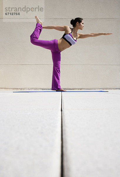 Frau üben Yoga