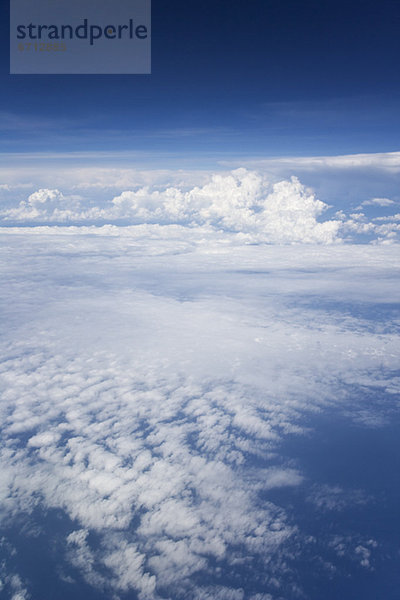 Wolkenhimmel aus flugzeug