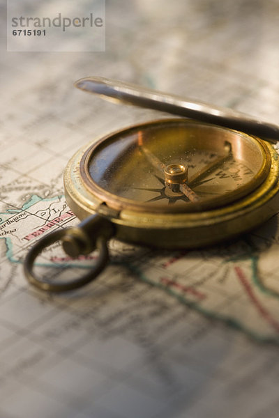 Auf antike Karte Kompass