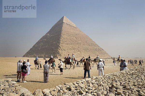 pyramidenförmig  Pyramide  Pyramiden  Tourist  Pyramide
