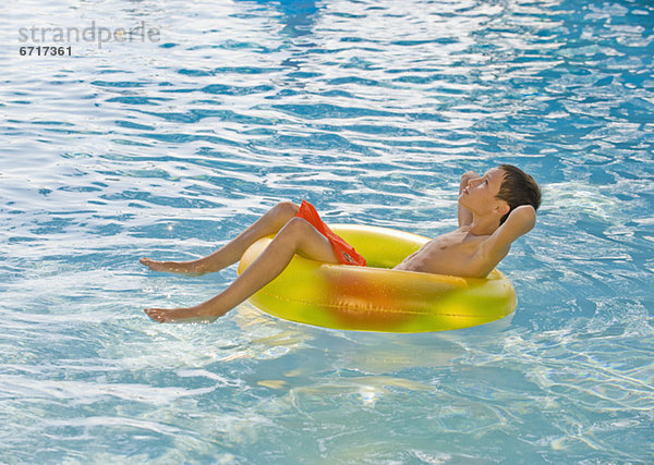 Entspannung Junge - Person aufblasen Schwimmbad