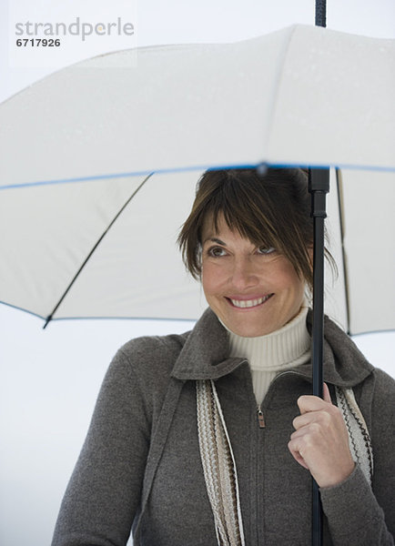 Frau  lächeln  Regenschirm  Schirm