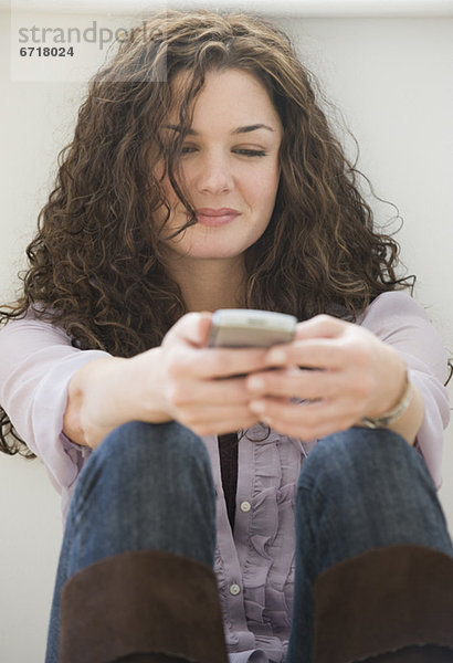 Frau Text messaging für Handy