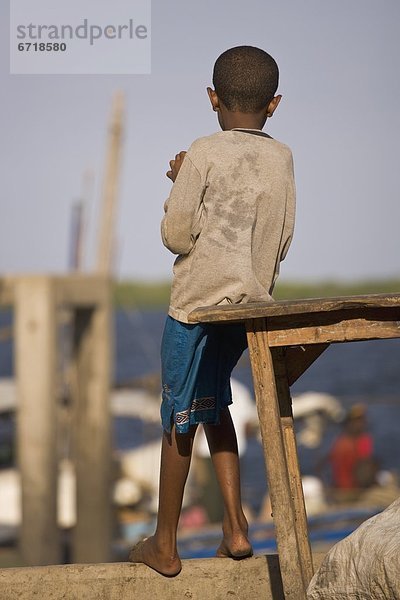 Ostafrika  sehen  Junge - Person  ankommen  Boot  gehen  jung  Kenia