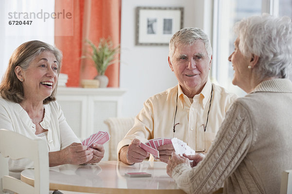 Senior Senioren Karte spielen