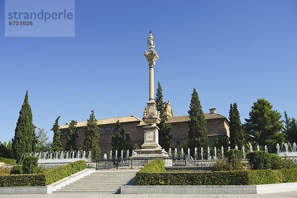Krankenhaus Monarchie Statue Granada Spanien