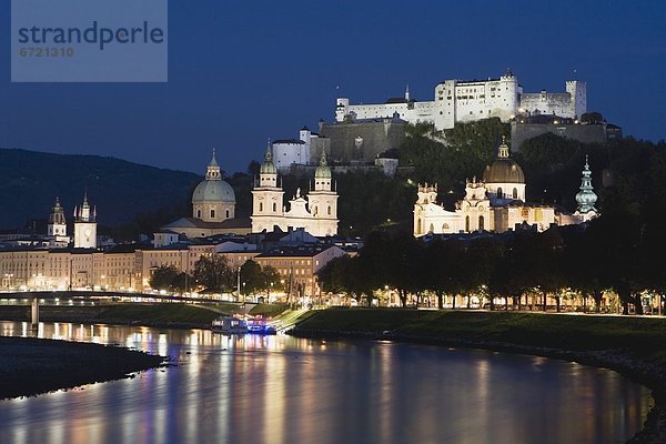 Stadtansicht  Stadtansichten  Nacht  Fluss  vorwärts  Salzburg