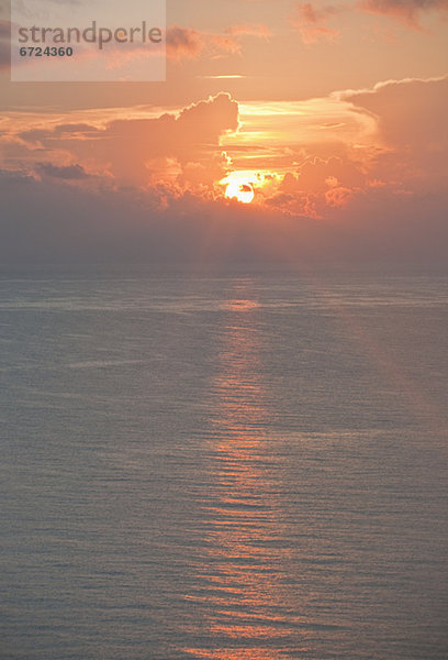 Sonnenuntergang über Ozean