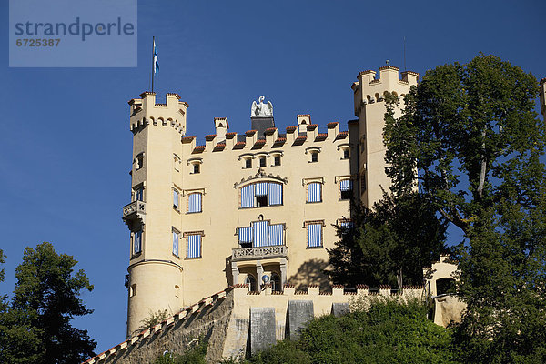 Palast  Schloß  Schlösser  Himmel  Hügel  blau  bayerisch