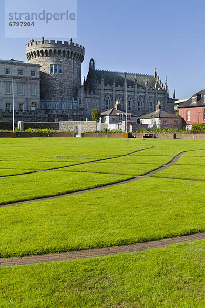 Dublin  Hauptstadt  Palast  Schloß  Schlösser  Rasen  frontal