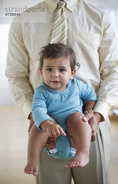 Menschlicher Vater  klein  Mädchen