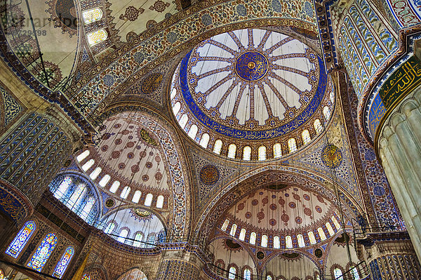 Türkei  Istanbul  Blaue Moschee interior