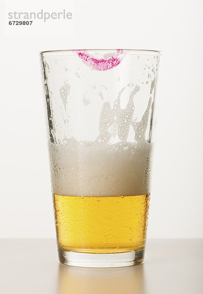 Glas  Ecke  Ecken  Lippenstift  Markierung  schießen  Studioaufnahme  Bier
