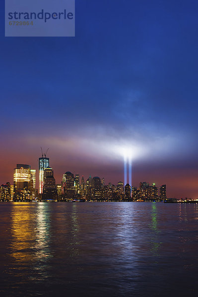 Denkmal  Vereinigte Staaten von Amerika  USA  New York City  Beleuchtung  Licht  Boden  Fußboden  Fußböden  Porsche 911  Manhattan