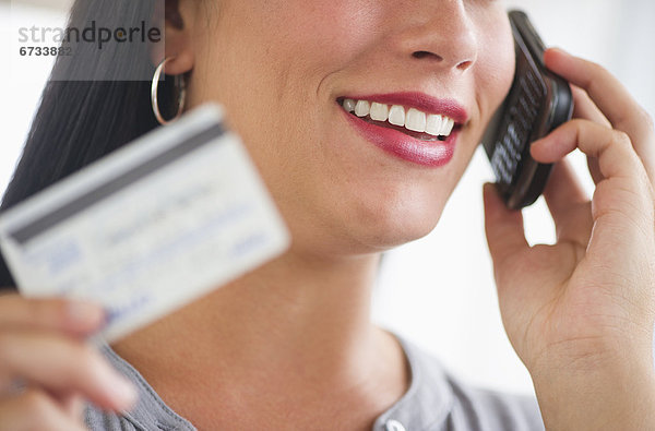 Frau  halten  Kredit  Kreditkarte  Karte