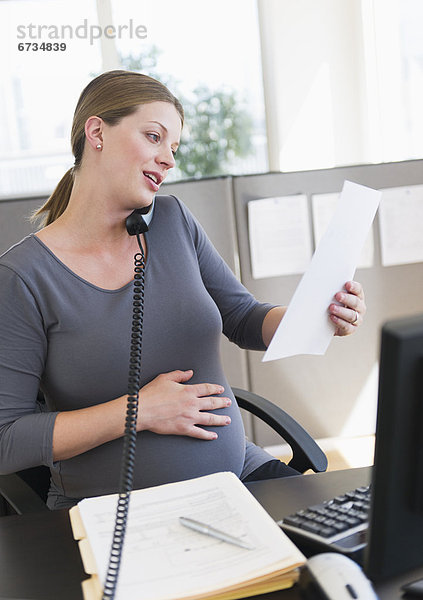 Frau  arbeiten  Schwangerschaft  Büro  jung