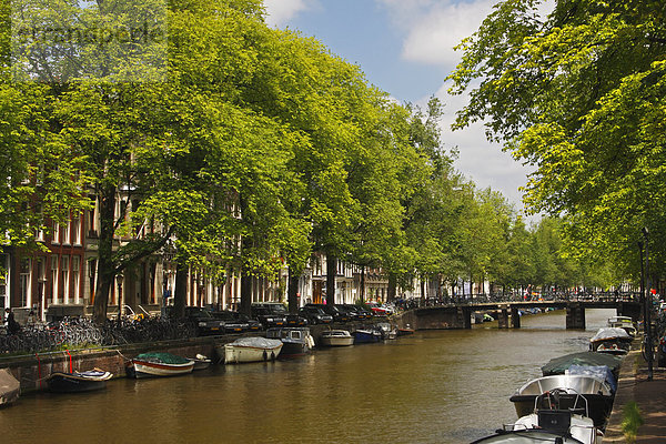 'Boats in the singel canal