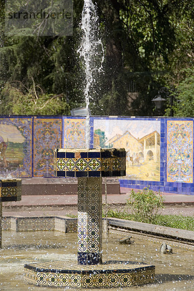 Wasser  Springbrunnen  Brunnen  Fontäne  Fontänen  arbeiten  Keramik  Zierbrunnen  Brunnen