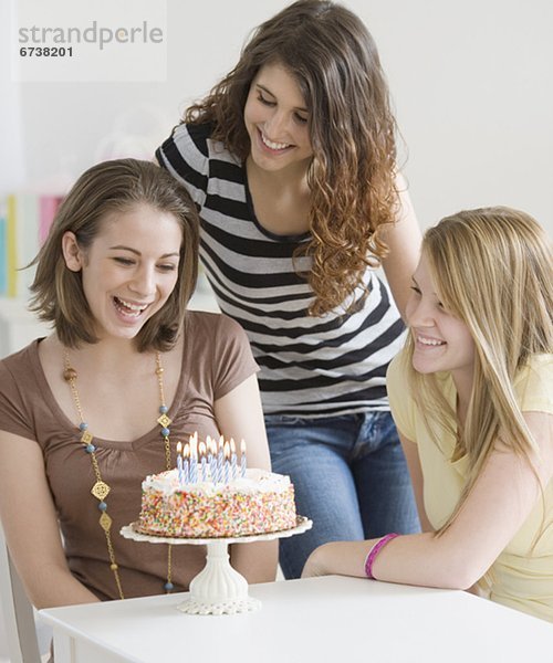 Jugendlicher Freundschaft Fest festlich Geburtstag Mädchen