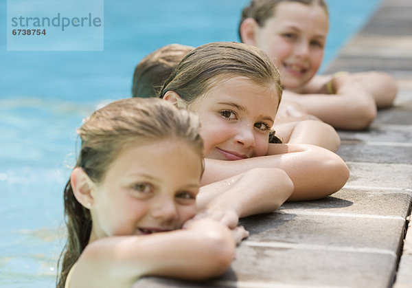 angelehnt Ecke Ecken Schwimmbad Mädchen