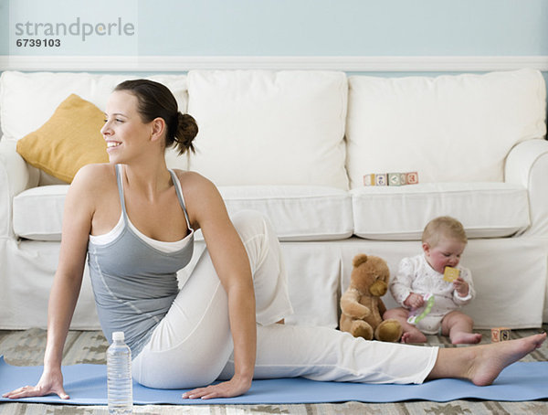 Boden  Fußboden  Fußböden  üben  Yoga  Mutter - Mensch  Baby