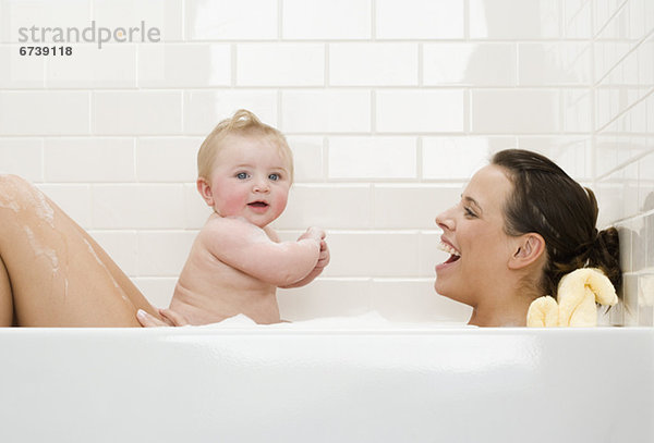 Mutter - Mensch Baby Badewanne