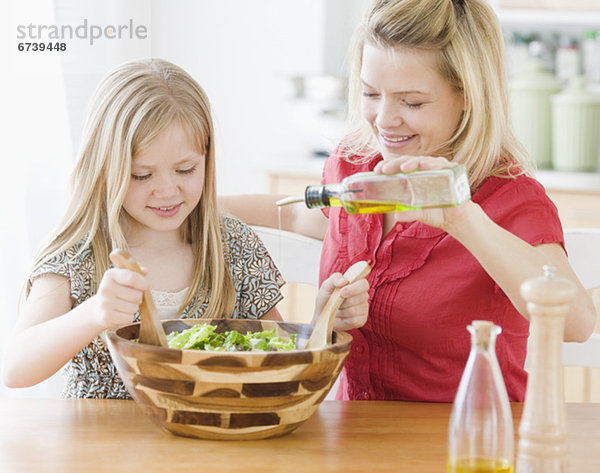 Salat Produktion Tochter Mutter - Mensch