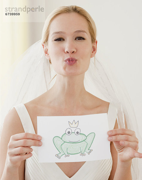 Portrait  Braut  blasen  bläst  blasend  küssen  halten  Zeichnung  Frosch  jung  Prinz