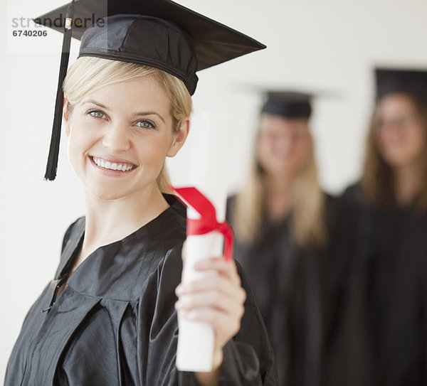 Kleid  halten  Student  Kleidung  Diplom  Schulabschluß  Universität