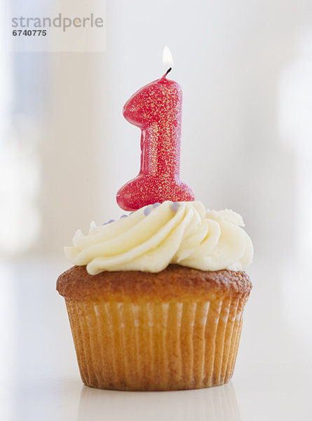 beleuchtet  Fest  festlich  Geburtstag  Kerze  cupcake