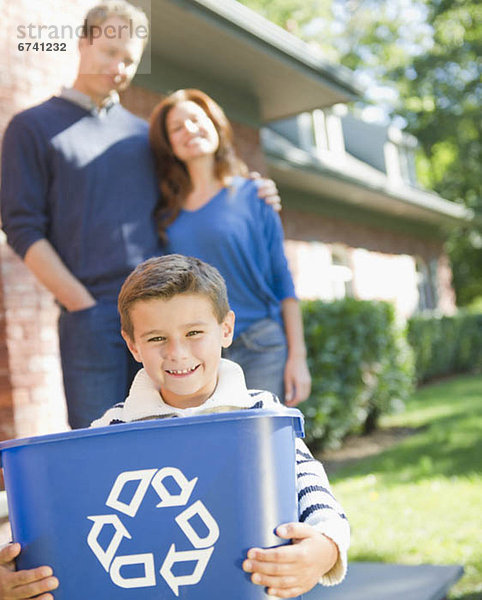 Vereinigte Staaten von Amerika  USA  Junge - Person  Symbol  Recycling  halten  Eimer  New York City  5-9 Jahre  5 bis 9 Jahre  Flandern