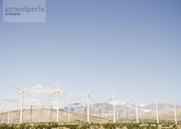 Vereinigte Staaten von Amerika USA Windturbine Windrad Windräder Berg Hintergrund Kalifornien Palm Springs