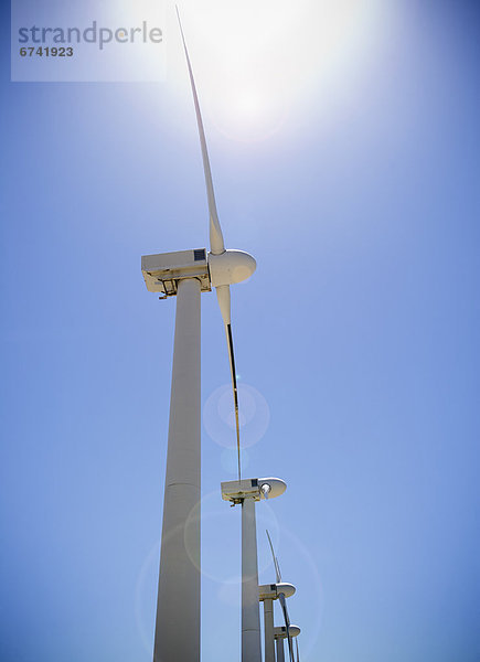 Vereinigte Staaten von Amerika USA Windturbine Windrad Windräder Himmel blau Kalifornien Palm Springs